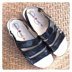 Haflinger sandals in glossy black